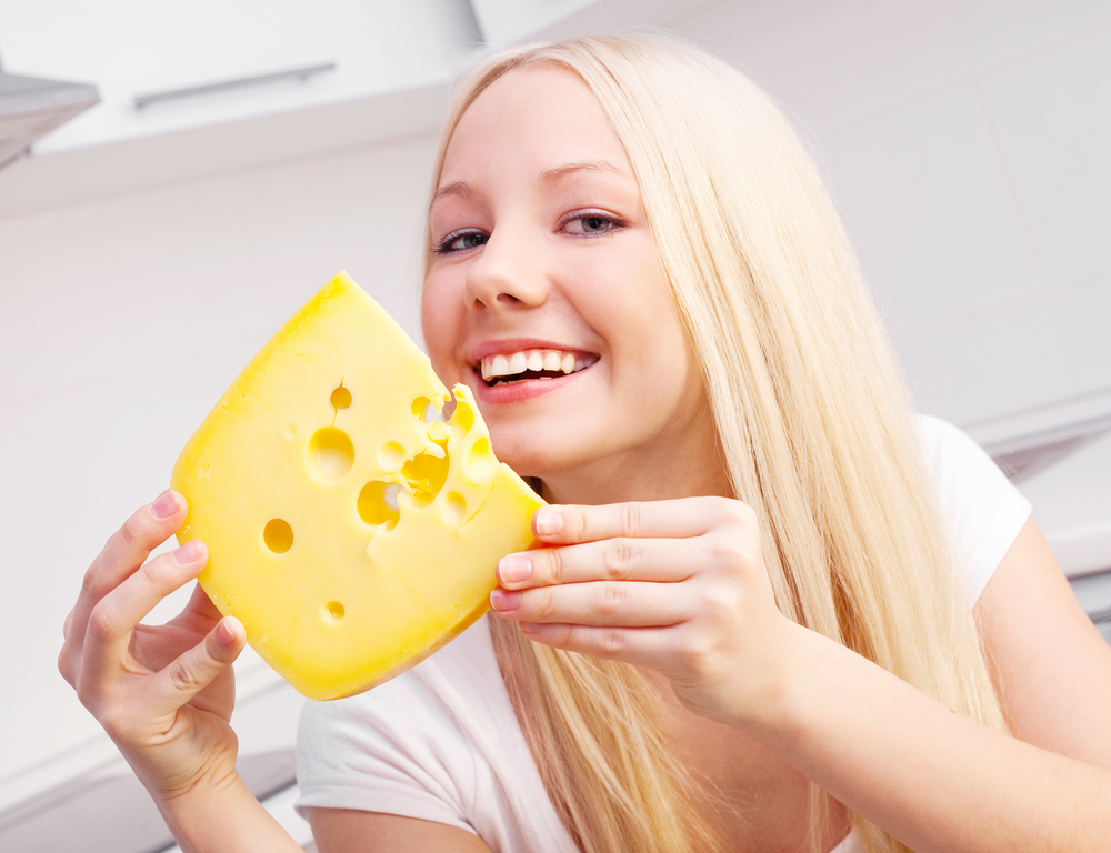 Польза, которую приносит сыр: крепкие зубы, стабильное давление и другие положительные последствия