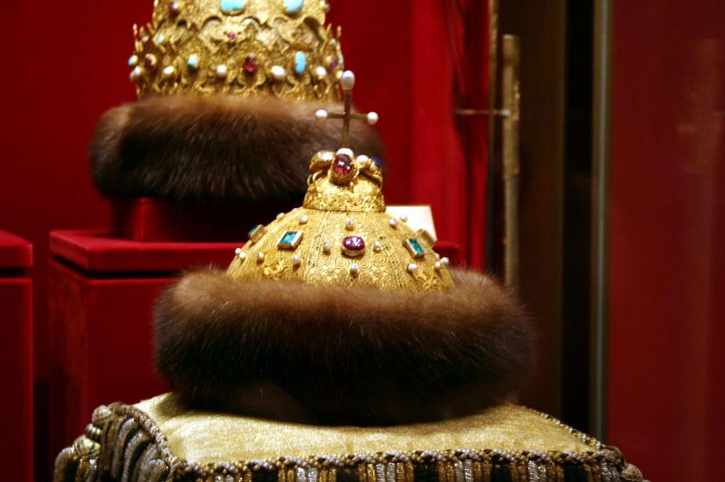 Женская тюбетейка или символ монарха: каково происхождение шапки Мономаха