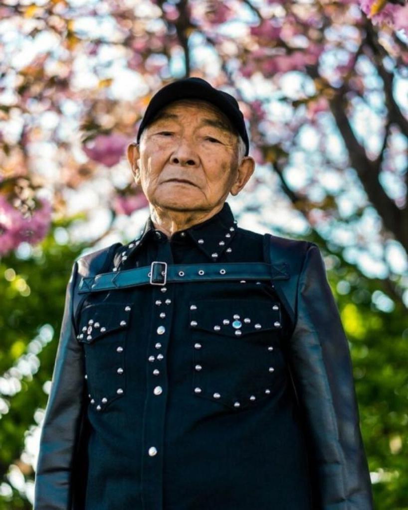 Никогда не поздно: благодаря своему внуку 84-летний дедушка стал моделью