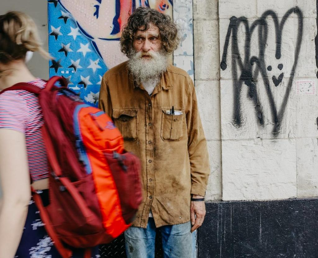 Бездомный мужчина вернулся окончить университет, в который он поступил в юности