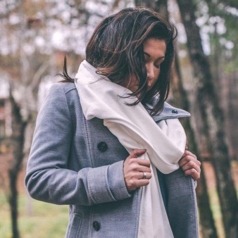 Необходимый аксессуар для прогулок в 21 веке: шарф со свойствами респиратора изобрела американская супружеская пара