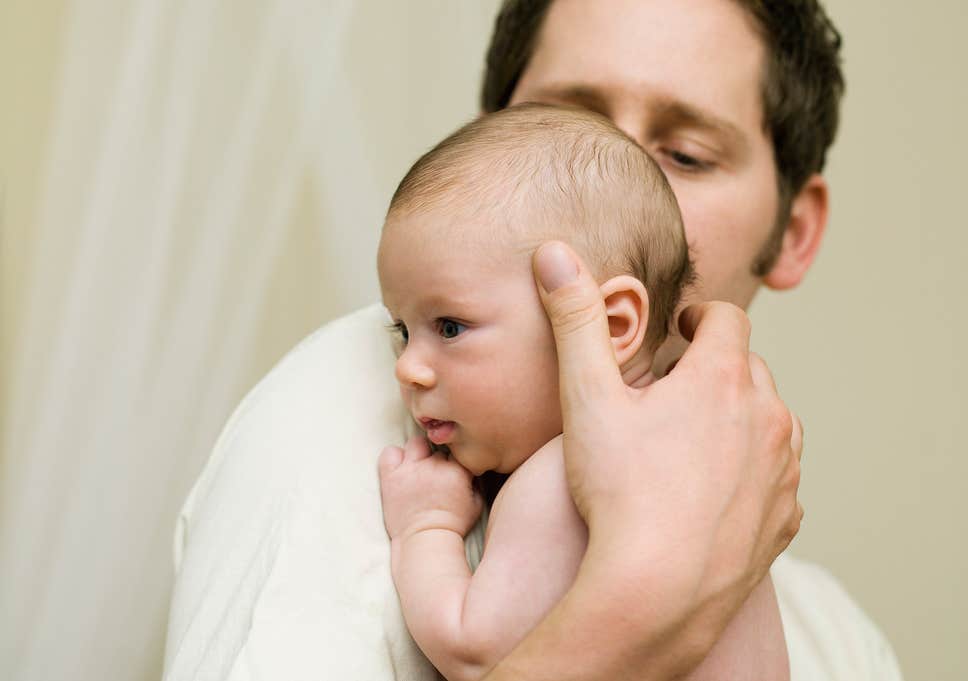 Запах женщины после того, как она становится матерью, может менять поведение отцов в отношении детей: интересное исследование