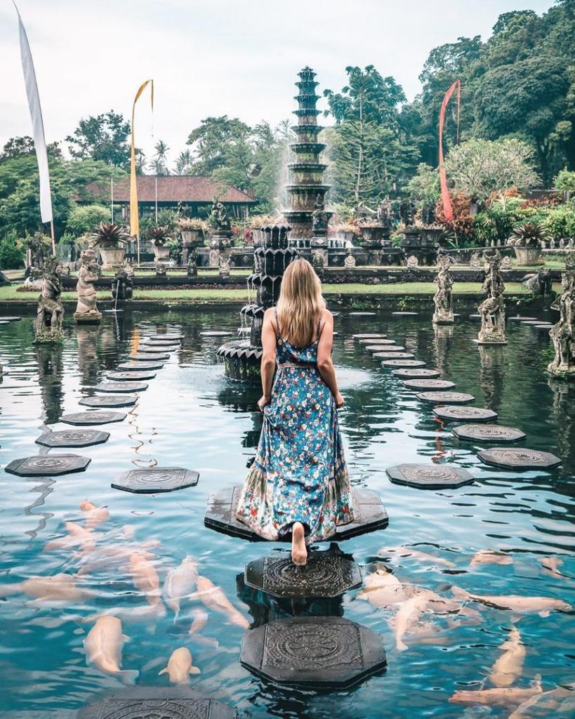 Место для красивых фото. Водный дворец Тирта Ганга на Бали популярен у туристов