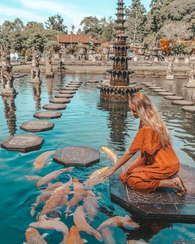 Место для красивых фото. Водный дворец Тирта Ганга на Бали популярен у туристов