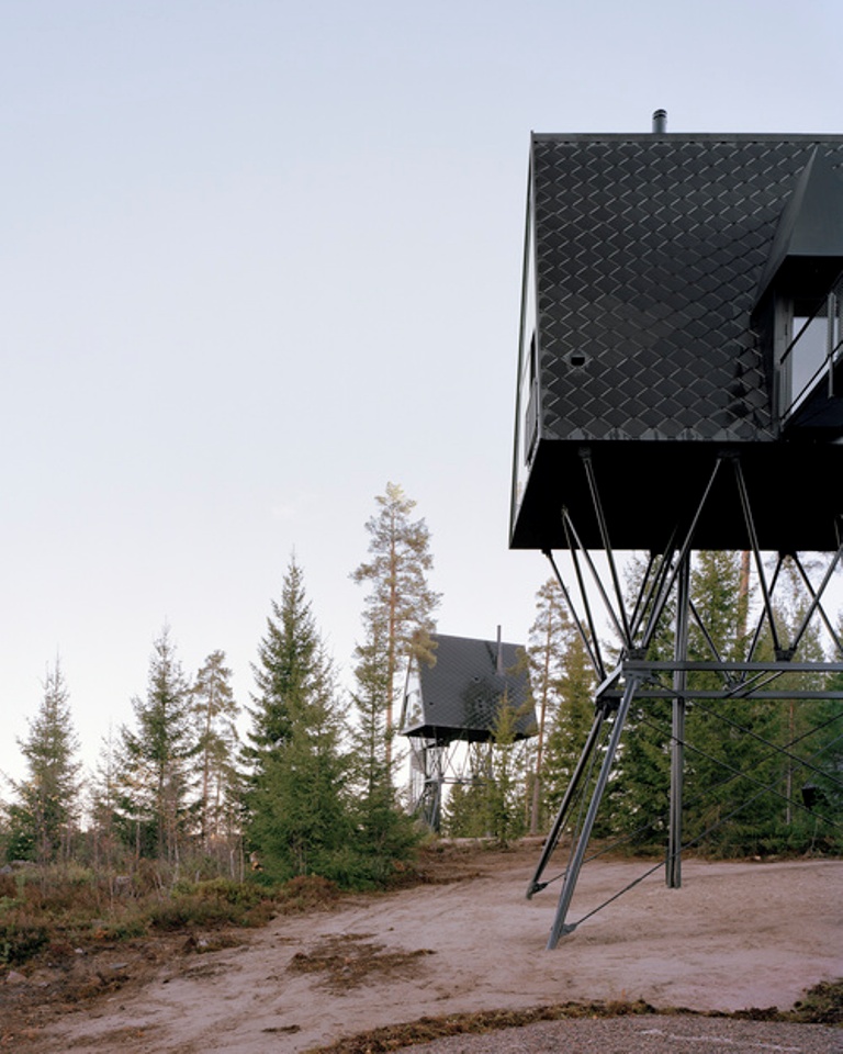 Архитектор из Осло разработал необычный дизайнерский проект небольшого домика. Изюминкой стал панорамный вид на норвежский лес