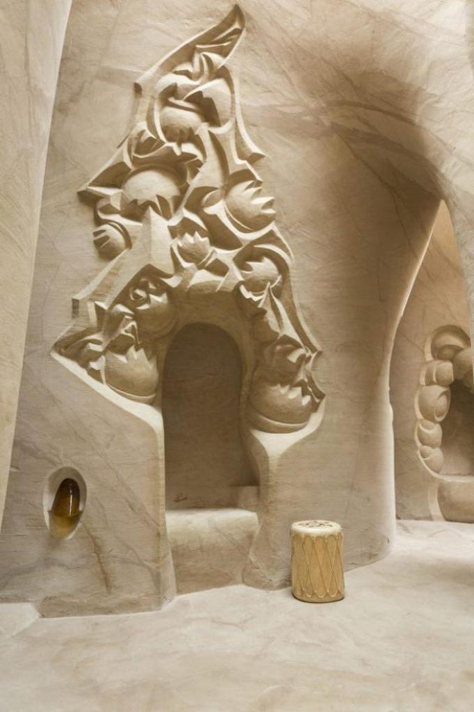 Замок из песка по-взрослому: мужчина потратил 2 года, чтобы создать пещерный дом в пустыне