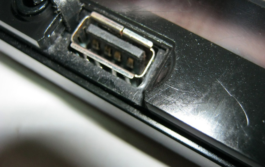 Разболтавшийся USB-штекер: как исправить ситуацию за две минуты