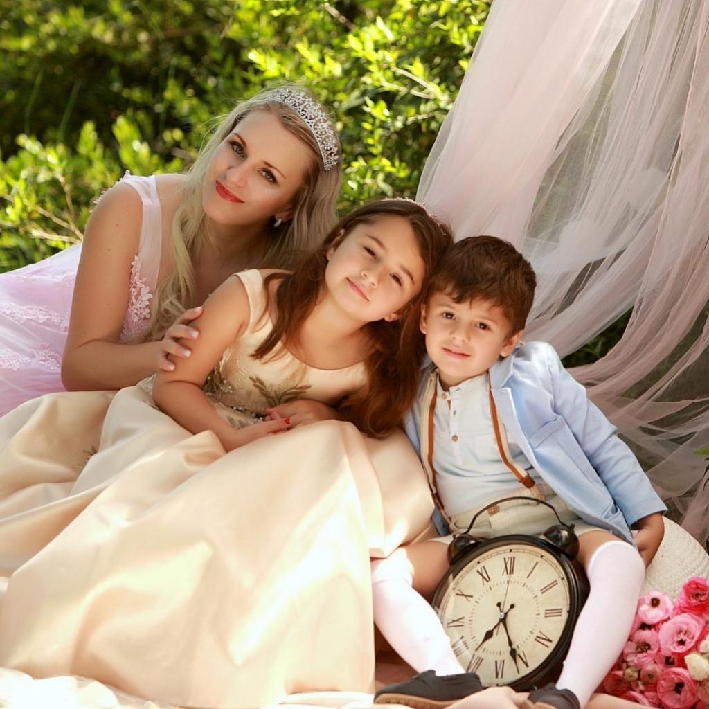 Светловолосая русская красавица вышла замуж за турка, их дети получили интересную внешность