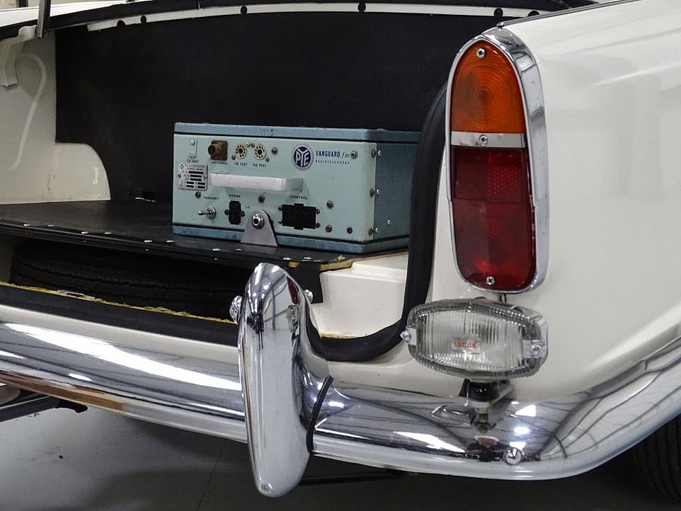 Спортивный автомобиль Triumph TR4, используемый полицией Эссекса в 60-х годах, уходит с молотка
