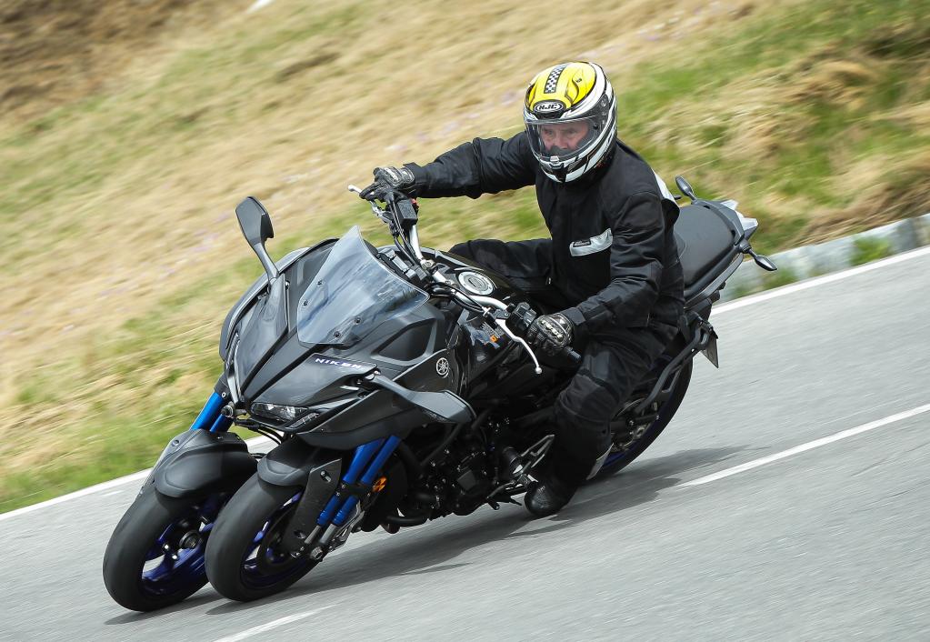 Новое слово в мотопроме: Yamaha Niken - байк со спаренным передним колесом