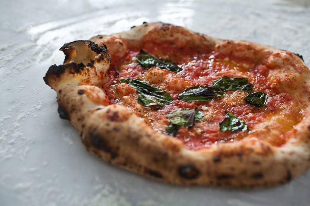 Шеф-повар из Нью-Йорка рассказал, как за 20 минут приготовить ресторанную пиццу "Неаполитана"