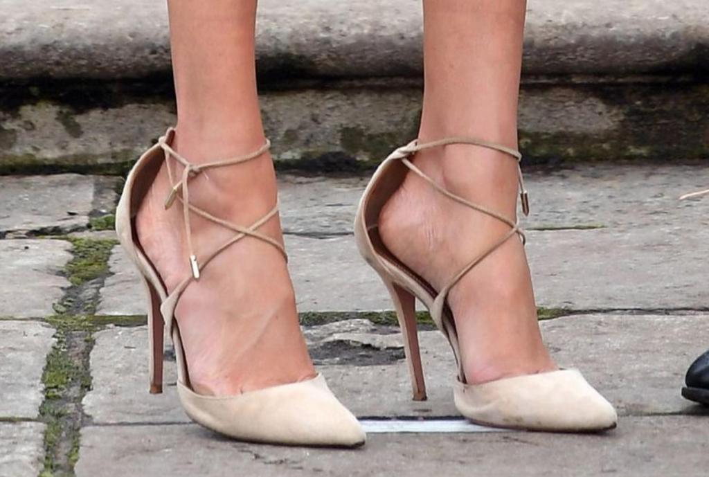 Почему герцогиня Меган Маркл всегда носит туфли, которые ей велики