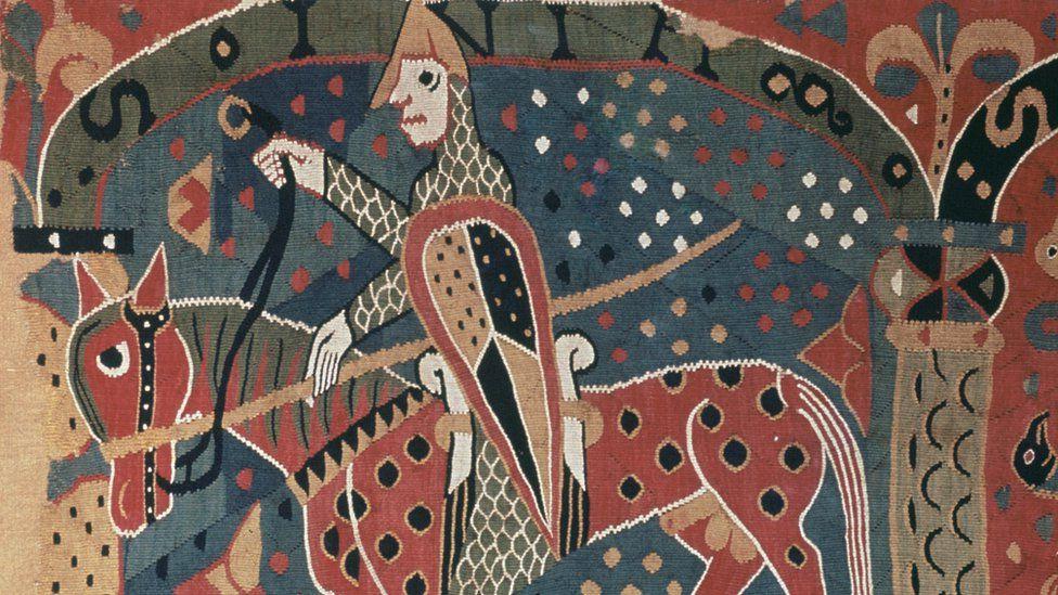 Археологи вскрыли могилы викингов в Швеции. Личные вещи, найденные в захоронении, их удивили