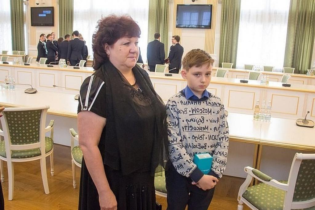 Гордость бабушек Сережа Москаленко: как сегодня живет мальчик, выпрыгнувший из окна «Зимней вишни»