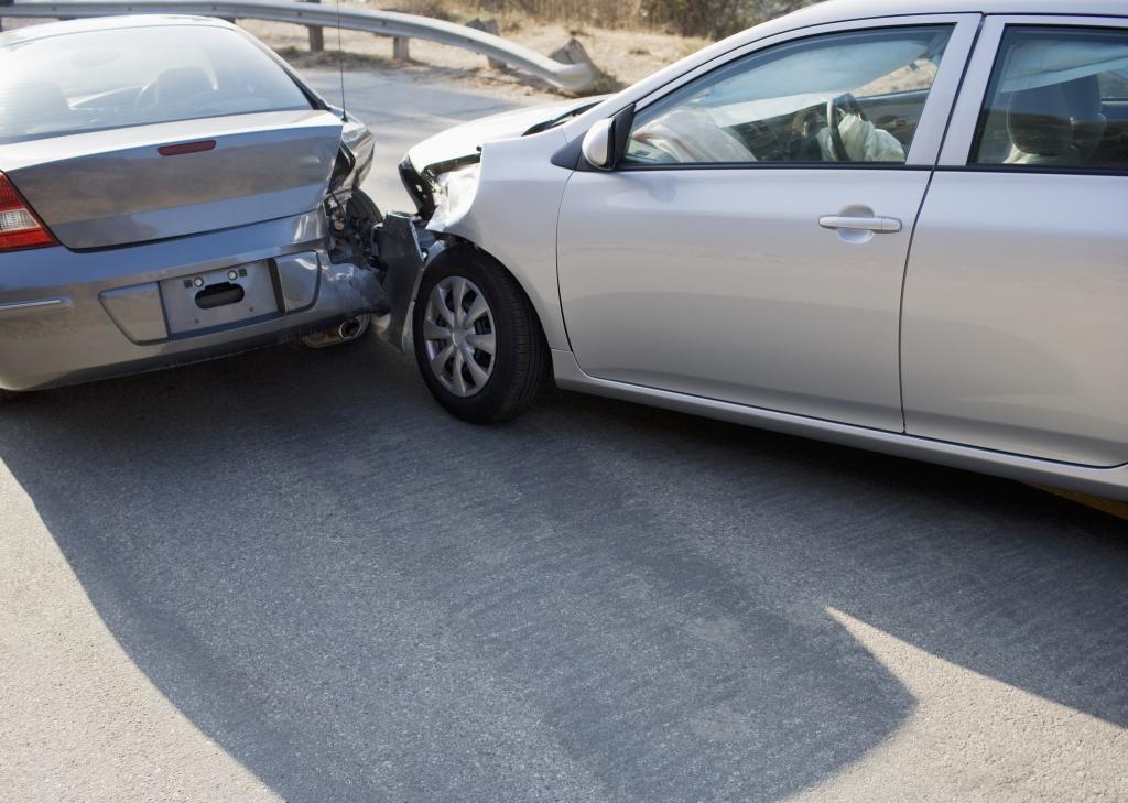Самые дорогостоящие ошибки, которые люди совершают после автомобильной аварии: специалист рассказал, как избежать больших трат