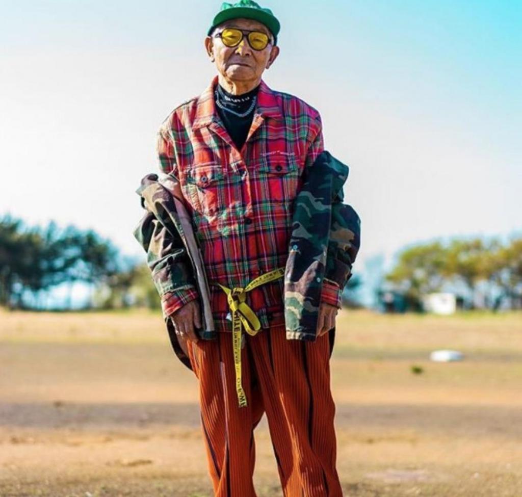 84-летний дедушка из Японии создал страницу в "Инстаграме". Почти сразу он стал популярным благодаря своим необычным и стильным фото