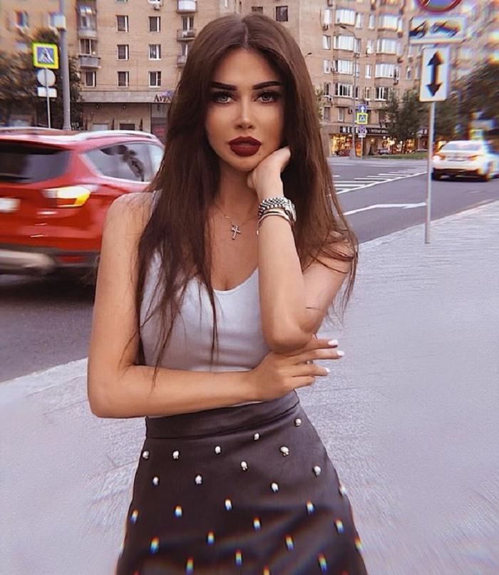 Натуральная красота больше не в моде: как выглядит грузинка, которой восхищаются в соцсетях