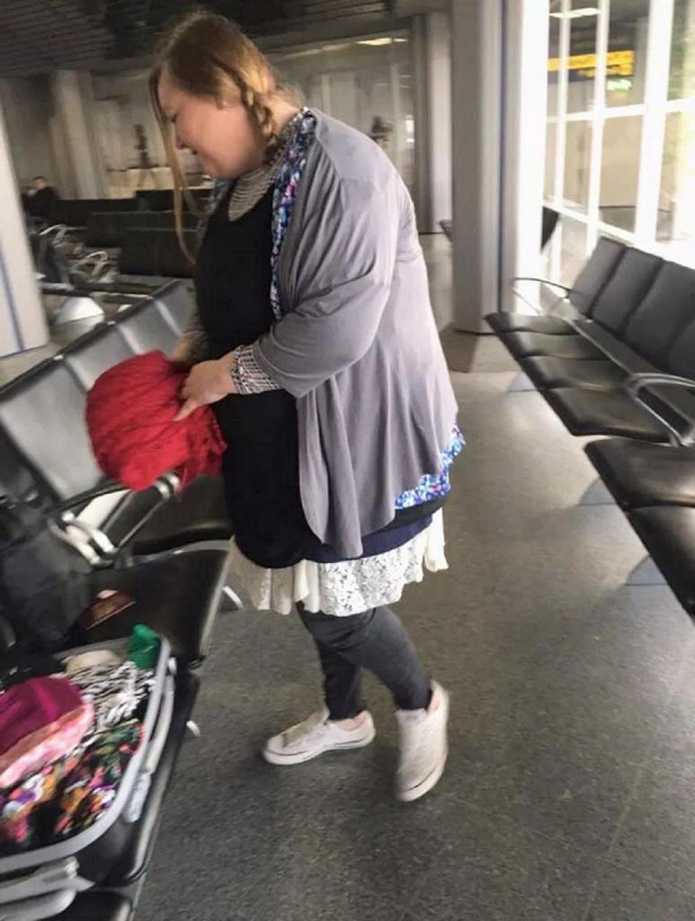 Девушка, путешествуя, не пожелала переплачивать за багаж: она придумала оригинальный способ избежать этого