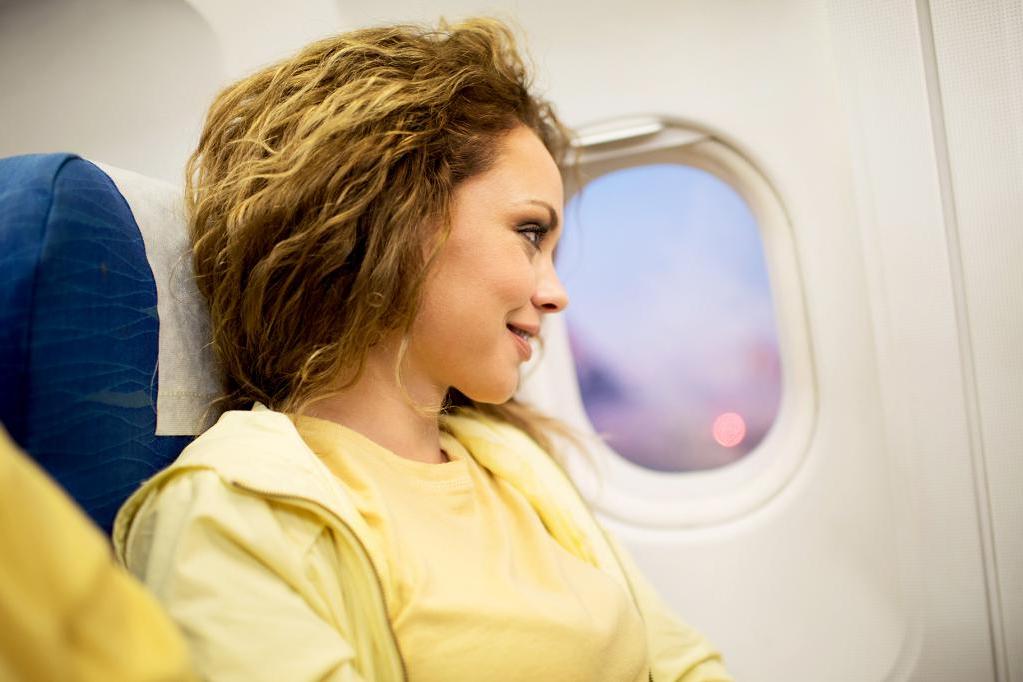 Нервничаете во время полета? Знакомая стюардесса поделилась советами, которые помогают сделать полет менее напряженным