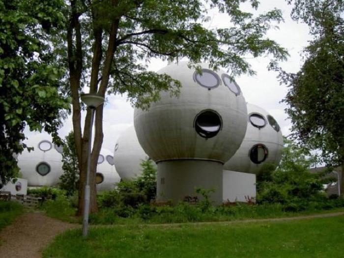 В Голландии есть необычные дома в виде пузырей: интересно, как в них живется обитателям