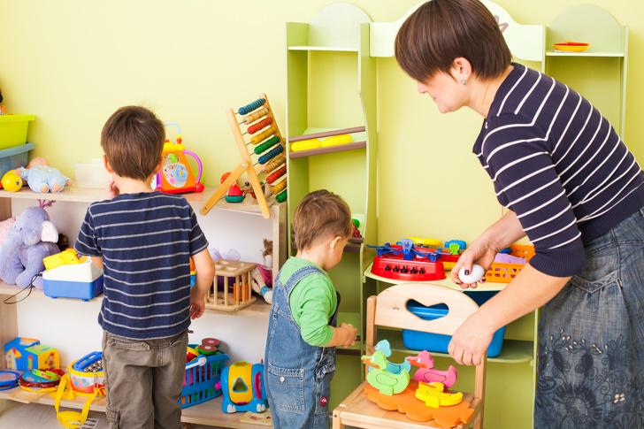 Ключи к детской психологии: простые способы привлечь ребенка к помощи по дому без истерик