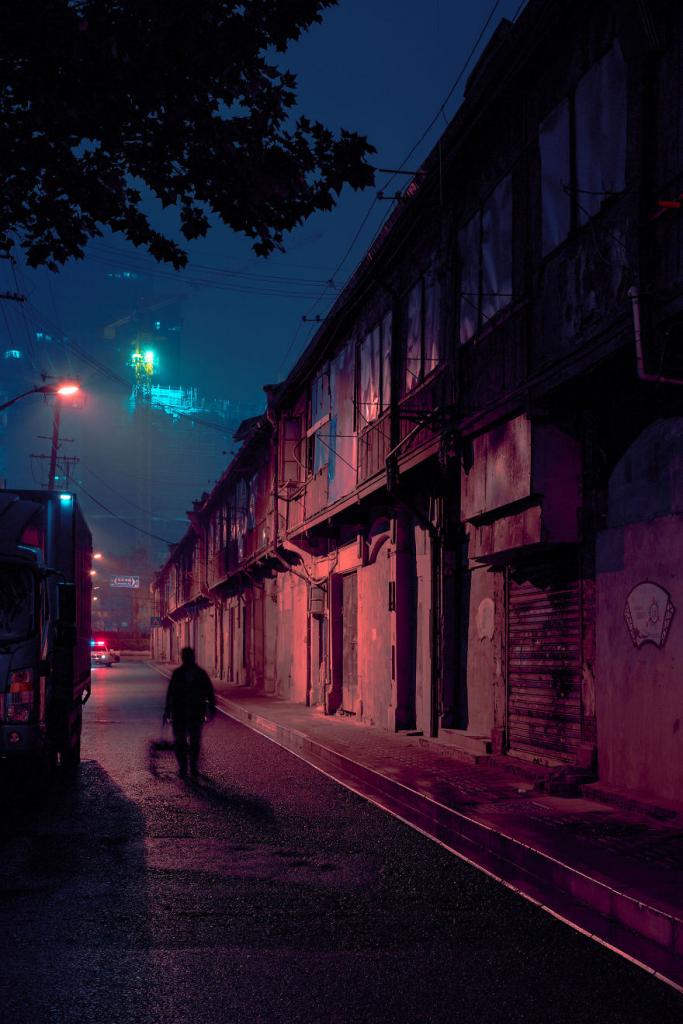 Фотохудожник создал уникальную серию снимков, где запечатлел исчезающие улицы Шанхая