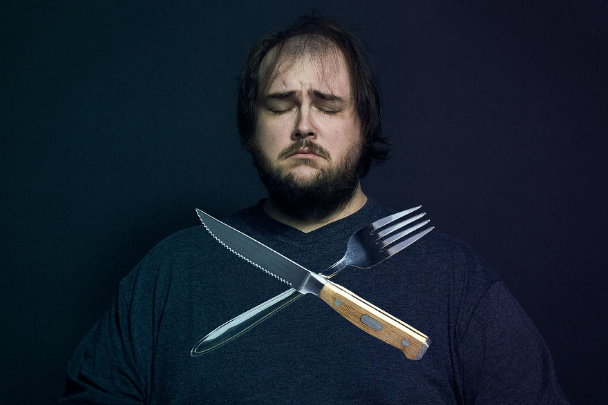 Фотограф из Торонто создал серию снимков, в которых показывает свое отношение к нездоровой пище