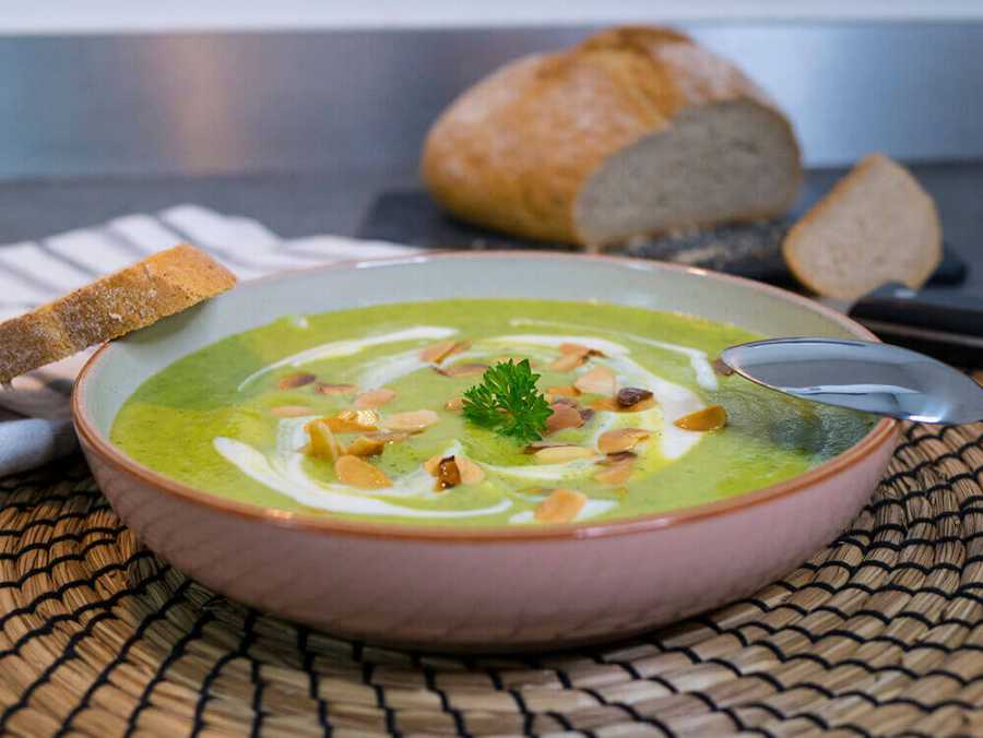 Никогда не любила супы-пюре, пока не попробовала этот: рецепт нежнейшего крем-супа из кабачков