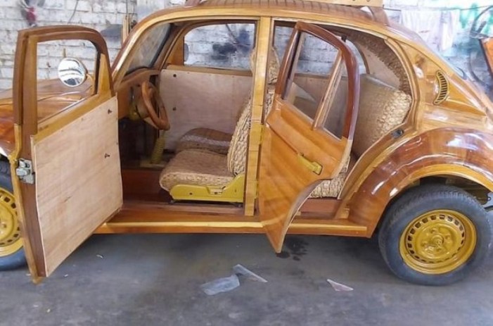 Отец 8 месяцев мастерил деревянное авто для дочки: результат впечатлил всех