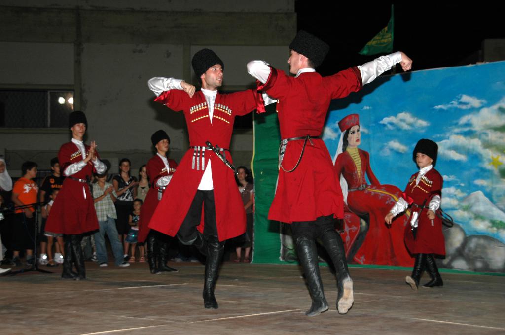 черкесские танцоры