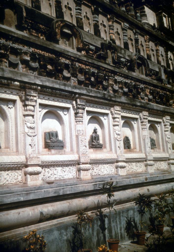 стена храма Махабодхи