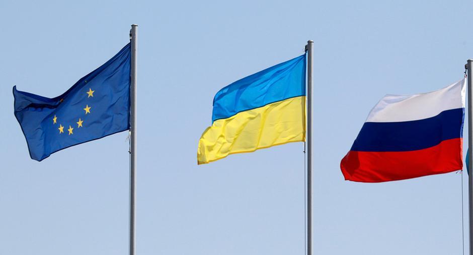 флаги Украины и России
