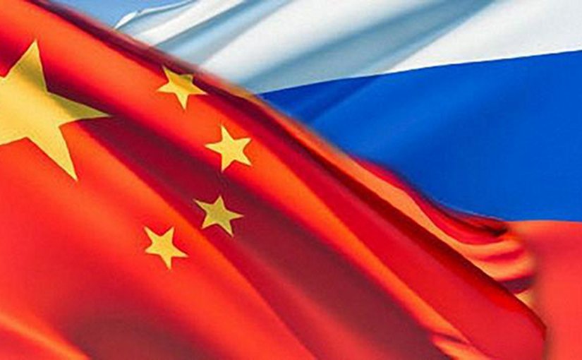 российский и китайский флаги