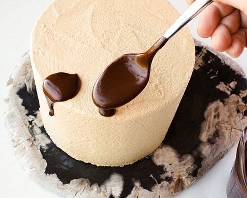 Как украсить торт глазурью: рецепты, интересные идеи с фото и пошаговая инструкция