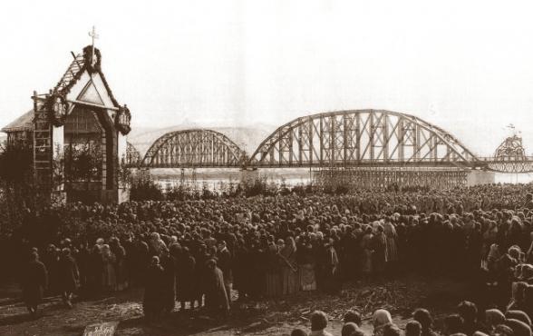 Молебен в честь открытия моста