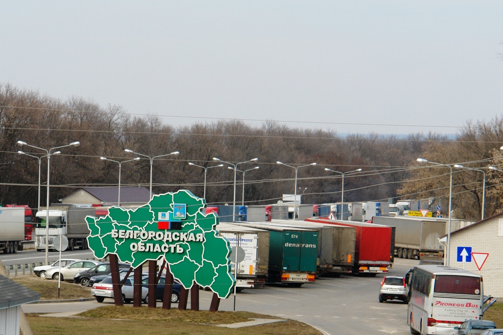 Очереди грузовиков на границе Белгород - Харьков