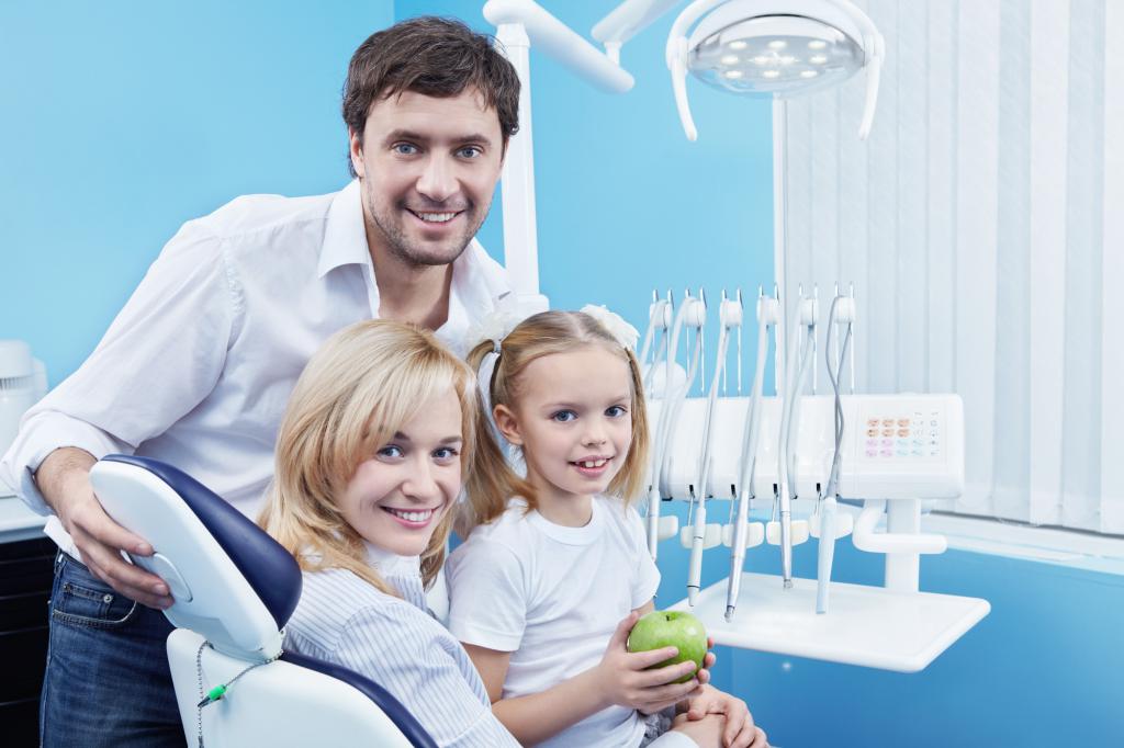Семья у стоматолога