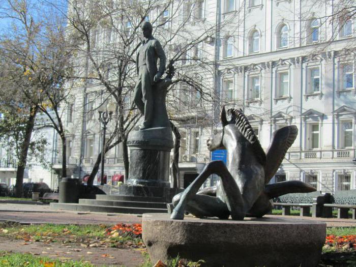 Памятник есенину в москве на тверском бульваре
