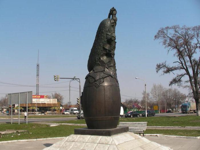 Памятник огурцу в луховицах фото