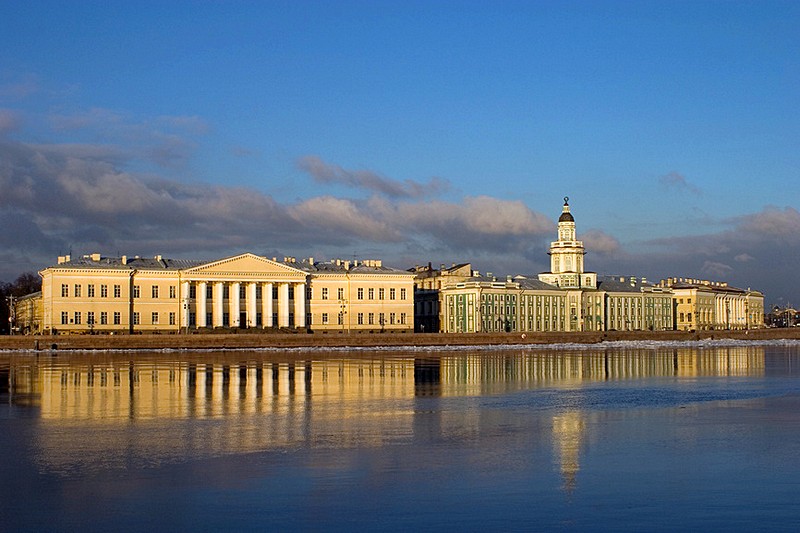 Васильевский остров со стороны Невы, часть зданий принадлежит СПбГУ
