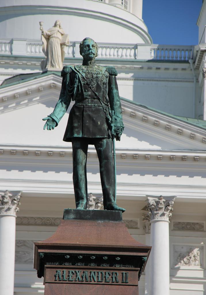 Памятник Александру 2 в городе Хельсинки