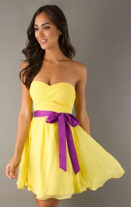 желтое платье с чем носить