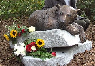медведь кнут памятник 