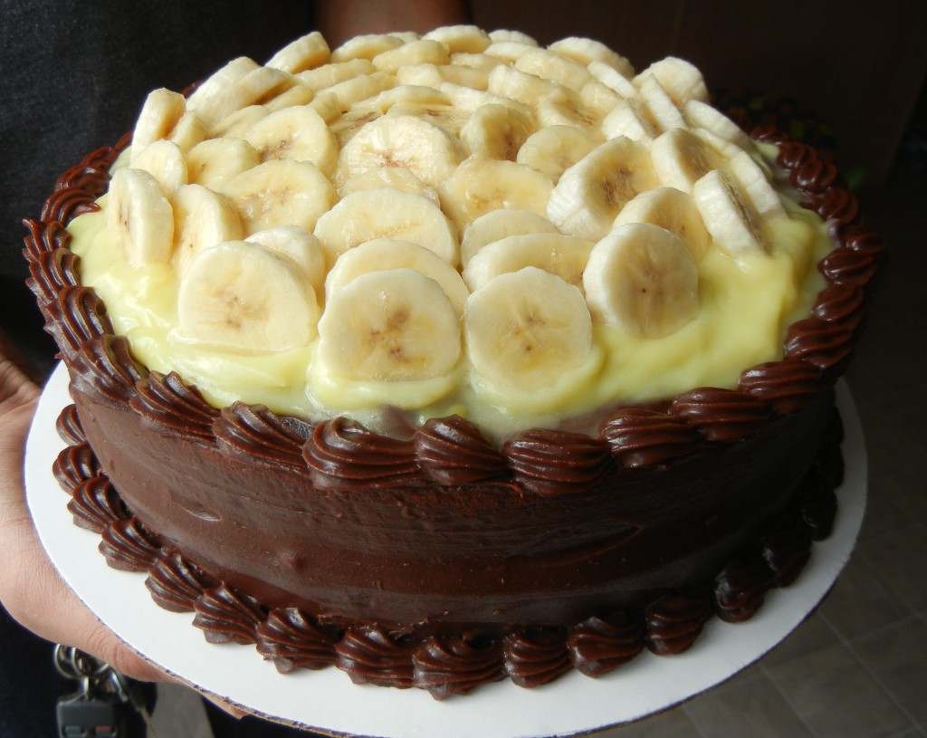 Шоколадный торт с бананами