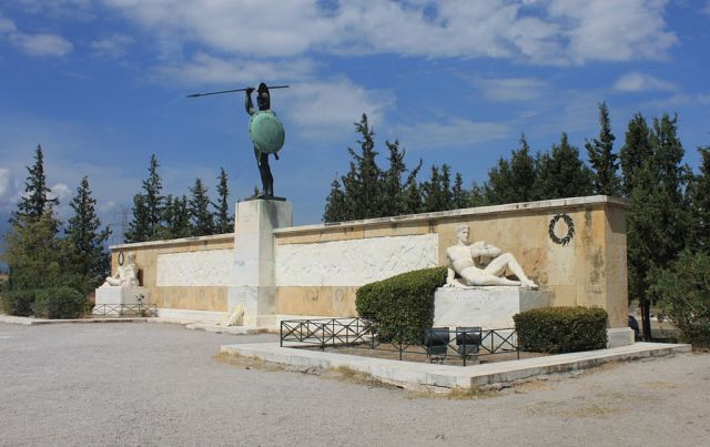 Монумент, посвященный фермопильской битве