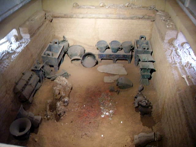 Могильная яма в гробнице Фу Хао, династия Шан