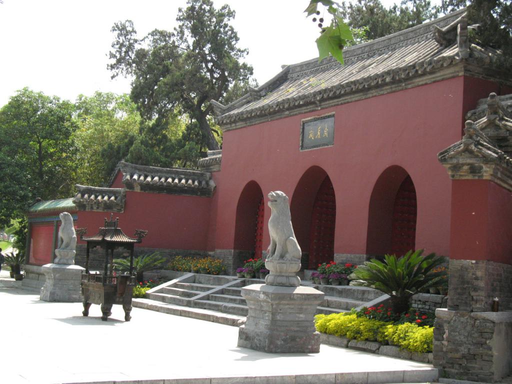 Храм Чжугэ Ляну