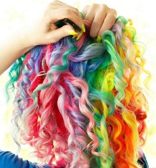девушки с разноцветными волосами 