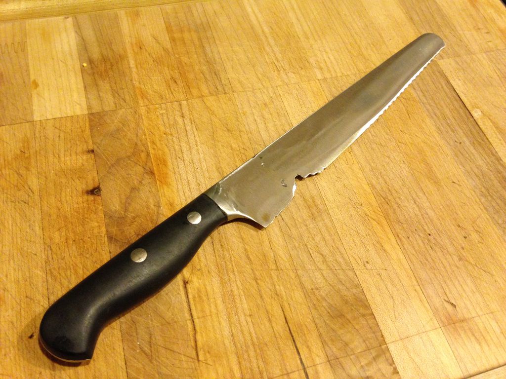 треснувший нож