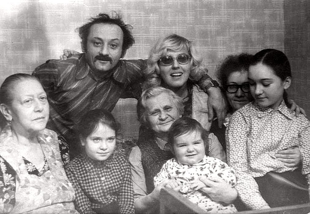 С. Фарада с семьей